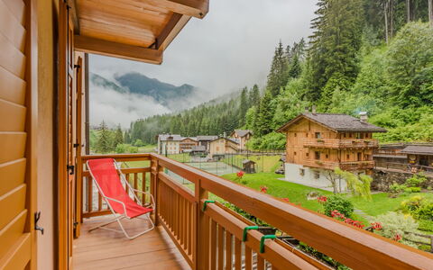 Malè 100: Wood Stain, Hardwood, Eco Hotel, Larch, Varnish, Wood Flooring, Balcony, Log Cabin, Lumber