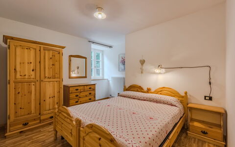 Malè 100: Bed, Furniture, Bedroom, Interior Design, Bedding, Bed Sheet, Wood, Ceiling, Room, Drawer