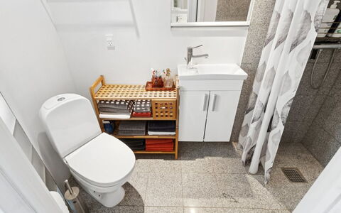 Pejo - 10M from the Sea: Toilet Seat, Toilet, Plumbing Fixture, Bathroom, Flooring, Floor, Interior Design, Sink, Plumbing, Bathroom Sink