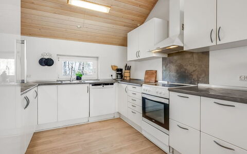 Antoinetta - 350M from the Sea: Wood, Flooring, Ceiling, Interior Design, Kitchen, Countertop, Home, Wood Flooring, Floor, Room