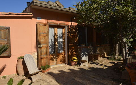 Ranch Salomonello: Flowerpot, Door, Houseplant, Shade, Garden, Home Door, Backyard, Yard, Wood Stain, Chair