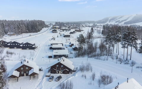 Parashimos B: Snow, Winter, House, Geological Phenomenon, Home, Roof, Cottage, Freezing, Glacial Landform, Slope
