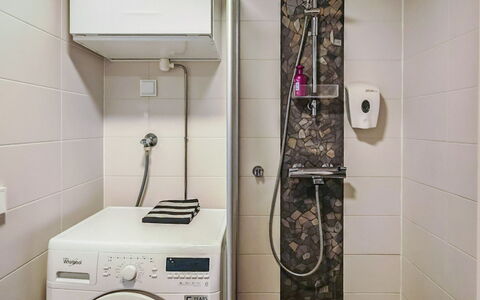 Parashimos B: Washing Machine, Plumbing Fixture, Bathroom, Interior Design, Flooring, Clothes Dryer, Floor, Laundry Room, Toilet, Major Appliance