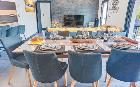 Areslet: Furniture, Wood, Interior Design, Chair, Flooring, Table, Floor, Room, Kitchen & Dining Room Table, Living Room