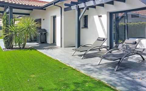 Areslet: Home, Door, Shade, Estate, Garden, Yard, Courtyard, Landscaping, Backyard, Outdoor Furniture