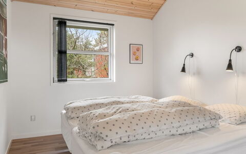 Joske - 2Km from the Sea: Bed, Furniture, Bedroom, Interior Design, Wall, Bedding, Bed Sheet, Wood, Ceiling, Linens