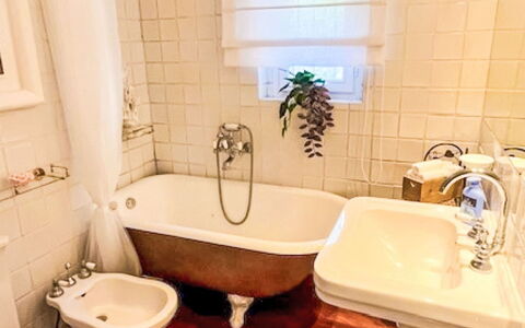 Il Sogno Toscano: Flooring, Plumbing Fixture, Interior Design, Bathroom, Floor, Plumbing, Tap, Bathtub, Sink, Bathroom Sink