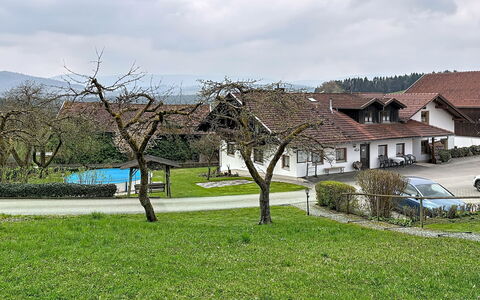 Viechtach 646: Building, House, Roof, Home, Residential Area, Cottage, Rural Area, Land Lot, Human Settlement
