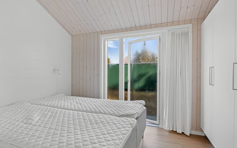 Frudde - 500M from the Sea: Wood, Flooring, Floor, Wood Flooring, Hardwood, Plank, Bedroom, Wood Stain, Daylighting, Bed
