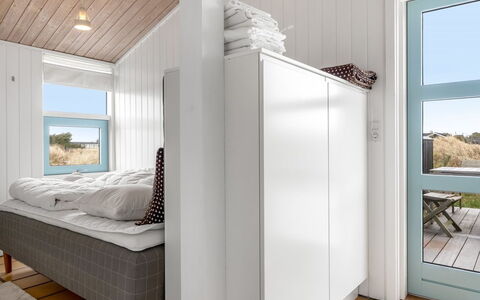 Enni - 350M from the Sea: Wood, Floor, Interior Design, Flooring, Ceiling, Bedroom, Room, Furniture, Bed, Apartment