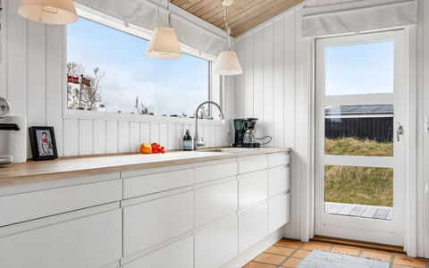 Enni - 350M from the Sea: Wood, Flooring, Kitchen, Interior Design, Floor, Countertop, Wood Flooring, Cabinetry, Ceiling, Home Appliance