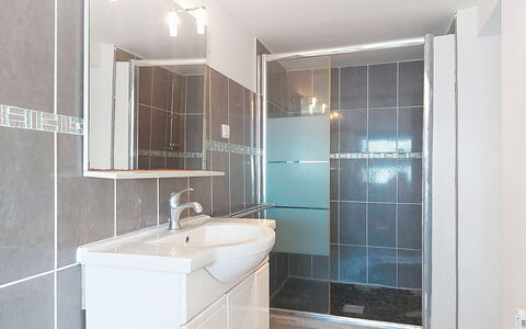 Casa Giuliani: Plumbing Fixture, Flooring, Floor, Interior Design, Bathroom Sink, Ceiling, Plumbing, Bathroom, Lighting, Sink