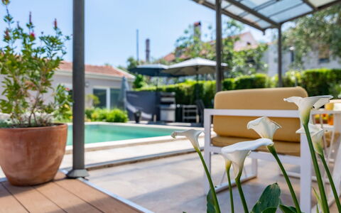 Dolores: Apartment, Balcony, Condominium, Hotel, Resort, Resort Town, Hacienda, Villa, Seaside Resort