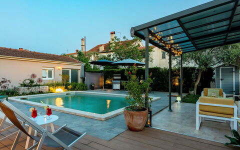 Dolores: Apartment, Balcony, Condominium, Hotel, Resort, Resort Town, Hacienda, Villa, Seaside Resort