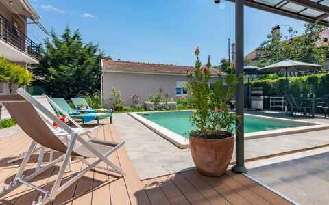Dolores: Apartment, Balcony, Condominium, Hotel, Resort, Resort Town, Hacienda, Villa, Seaside Resort
