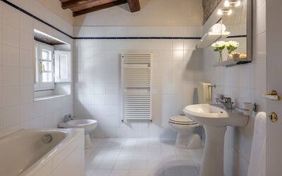 Accommodation:&nbsp;Canina Nera