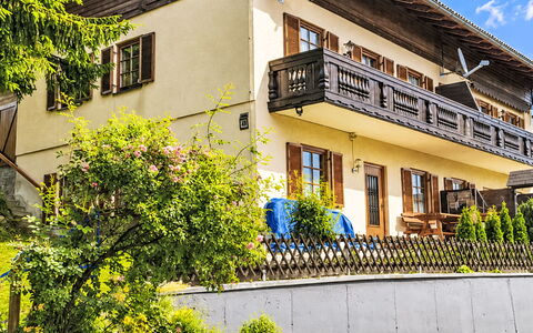 Klippitztörl 8: Window, House, Door, Home, Balcony, Porch, Yard, Villa, Driveway, Fence