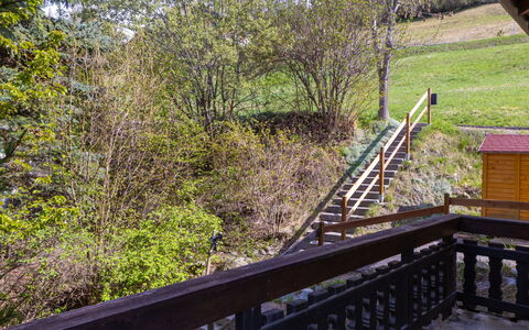 Chalet le Trèfle: Wood, Handrail, Stairs, Baluster, Wood Stain, Fence, Hardwood, Porch, Walkway, Plank