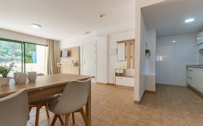 Accommodation:&nbsp;Festival Village 621.1