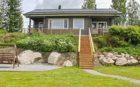 Sirula: Shrub, House, Cottage, Home, Porch, Groundcover, Garden, Estate, Siding