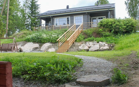 Sirula: Shrub, House, Home, Land Lot, Cottage, Garden, Groundcover, Landscaping, Siding