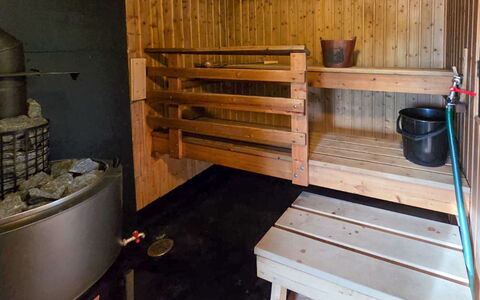 Sirula: Wood, Flooring, Floor, Room, Ceiling, Wood Stain, Hardwood, Log Cabin, Design, Plank