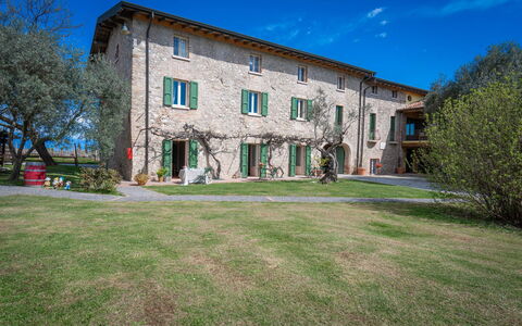 Preseglie Lake Garda: Estate, Lawn, Garden, Yard, Backyard, Landscaping, Villa, Farmhouse
