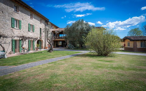 Preseglie Lake Garda: Estate, Lawn, Garden, Hacienda, Yard, Backyard, Farmhouse, Landscaping, Courtyard, Villa