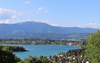Faaker See 600: Water Resources, Mountainous Landforms, Mountain, Body Of Water, Hill, Highland, Natural Landscape, Bank, Mountain Range, Landscape