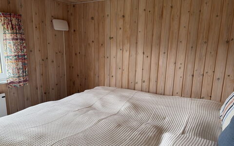 Sys - from the Sea: Flooring, Wood, Floor, Bedroom, Interior Design, Furniture, Room, Bed, Bed Sheet, Bedding