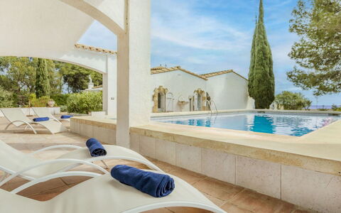 La Perla: Apartment, Balcony, Coast, Condominium, Seaside Resort, Resort, Fence, Resort Town, Hotel, Handrail