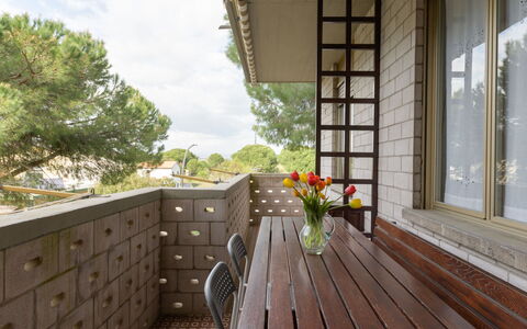 Lago di Bracciano: Apartment, Balcony, Coast, Condominium, Seaside Resort, Resort, Fence, Resort Town, Hotel, Handrail