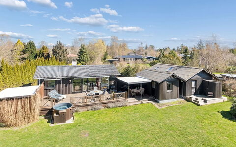 Emelita - 1.1Km from the Sea: Home, Cottage, Porch, Siding, Farmhouse, Outdoor Structure