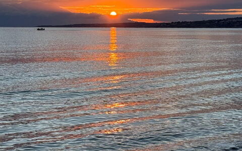 Casa Amare: Sky, Cloud, Water, Horizon, Water Resources, Afterglow, Body Of Water, Sunset, Nature, Dusk