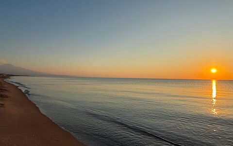 Casa Amare: Sky, Horizon, Water, Water Resources, Body Of Water, Beach, Afterglow, Sunset, Sun, Dusk