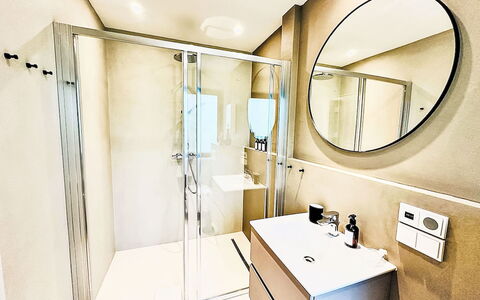 Alpenzeit: Flooring, Floor, Interior Design, Plumbing Fixture, Plumbing, Bathroom, Mirror, Tap, Tile