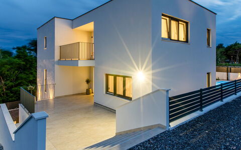 Antica: Home, Facade, Architecture, Composite Material, Balcony, Door, Estate, Concrete, Stairs, Villa