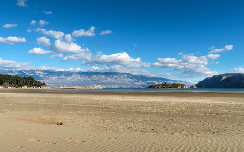 Antica: Mountainous Landforms, Hill, Mountain, Landscape, Highland, Hill Station, Slope, Mountain Range, Valley, Chaparral