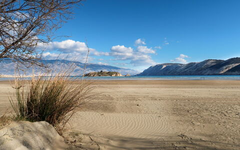 Antica: Mountainous Landforms, Hill, Mountain, Landscape, Highland, Hill Station, Slope, Mountain Range, Valley, Chaparral