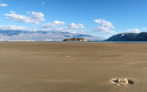 Antica: Mountainous Landforms, Hill, Mountain, Landscape, Highland, Hill Station, Slope, Mountain Range, Valley, Chaparral