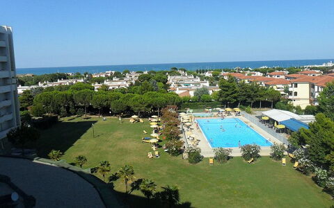 Suite Riviera: Swimming Pool, Resort, Recreation, Leisure, Condominium, Shade, Hotel, Resort Town, Park, Leisure Centre