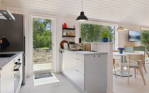Gizelle - 200M from the Sea: Flooring, Kitchen, Countertop, Wood, Interior Design, Floor, Furniture, Home, Kitchen Appliance, Ceiling