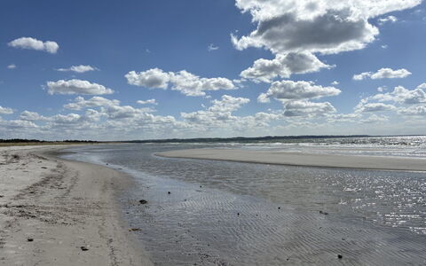 Gizelle - 200M from the Sea: Sky, Cloud, Blue, Daytime, Horizon, Cumulus, Ecoregion, Beach, Shore, Coastal And Oceanic Landforms