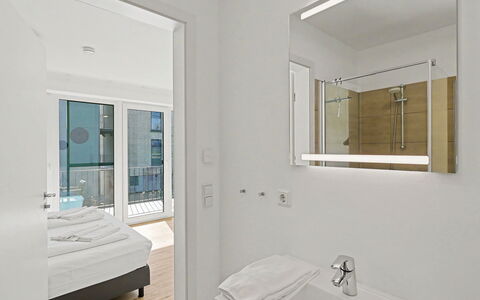 Seebrise: Interior Design, Floor, Flooring, Apartment, Plumbing Fixture, Ceiling, Room, Glass, Bathroom, Plumbing