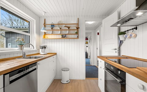 Ascan - 300M to the Fjord: Kitchen, Flooring, Wood, Countertop, Interior Design, Ceiling, Floor, Cabinetry, Kitchen Appliance, Major Appliance