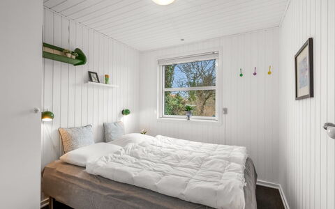 Ascan - 300M to the Fjord: Wood, Bedroom, Flooring, Floor, Bed Sheet, Bedding, Bed, Home, Bed Frame, Ceiling