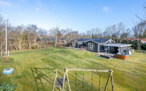 Ascan - 300M to the Fjord: Home, Residential Area, House, Land Lot, Estate, Cottage, Garden, Lawn, Suburb, Landscaping