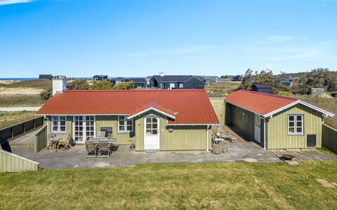 Ovine - 200M from the Sea: Swimming Pool, Hotel, Balcony