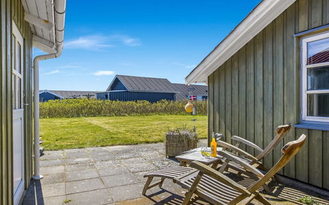 Ovine - 200M from the Sea: Swimming Pool, Hotel, Balcony