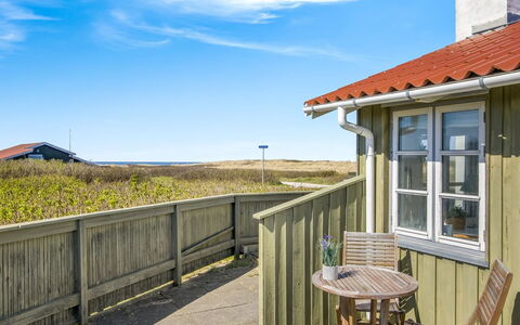 Ovine - 200M from the Sea: Home, Land Lot, Cottage, Shade, Hardwood, Siding, Yard, Daylighting, Plank, Balcony